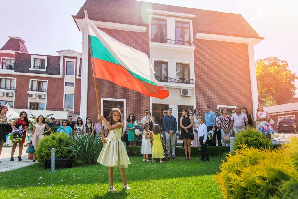 Отель Троян Шато Монтан Экстерьер фото